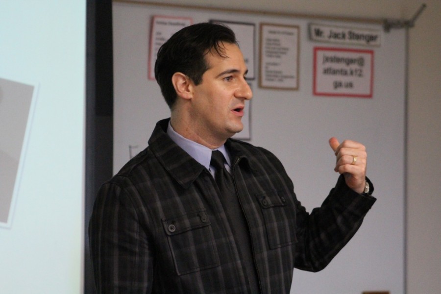 CNN Student News anchor Carl Azuz talks with Mr. Stengers Journalism 1 students. 