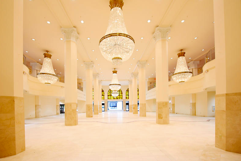 Our NAHS prom location, the 200 Peachtree Building, embodies the theme Dripping in Diamonds with its grand chandler entryway. 