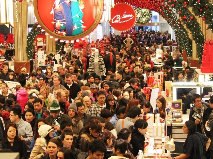 People flock to malls to kick off holiday shopping season