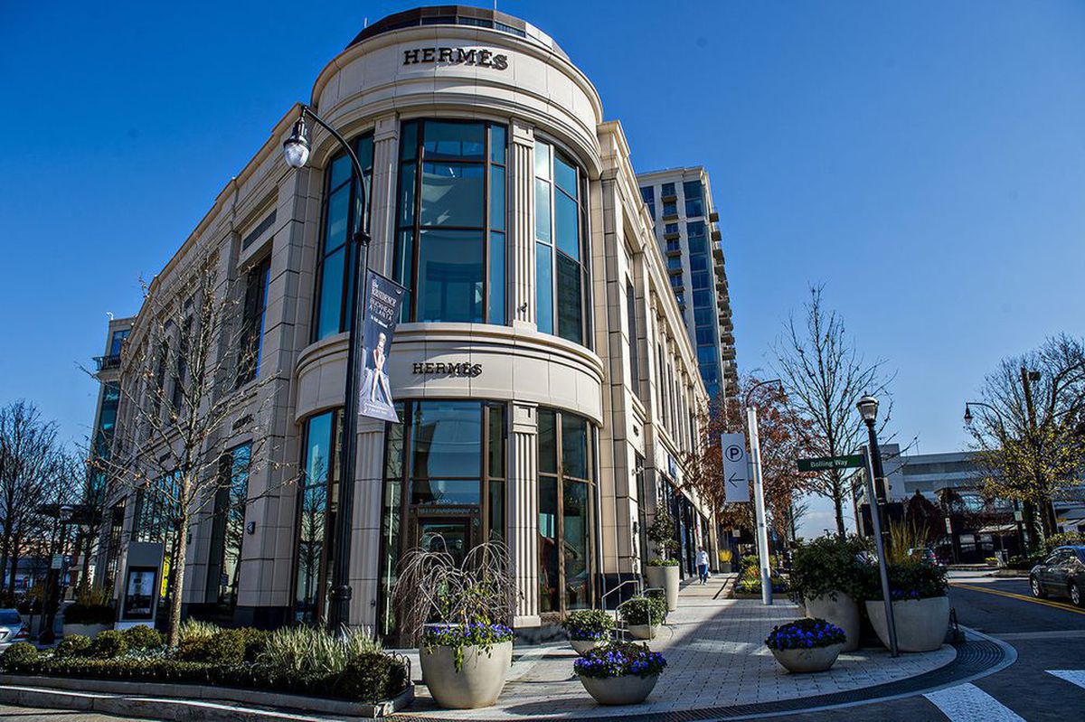 Booshie Buckhead: When Warriors feel like putting on the shopping ritz, they can be found at Atlanta’s Shops at Buckhead retail district.