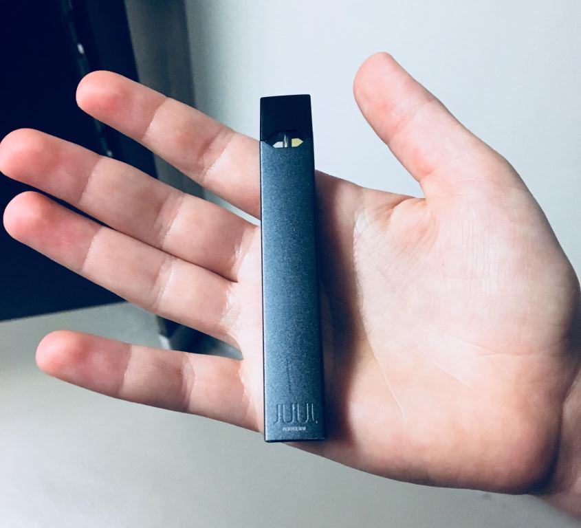JUUL+Craze%3A+With+e-cigarettes+replacing+other+forms+of+smoking%2C+Juuling+has+become+an+increasingly+popular+trend+in+schools.+