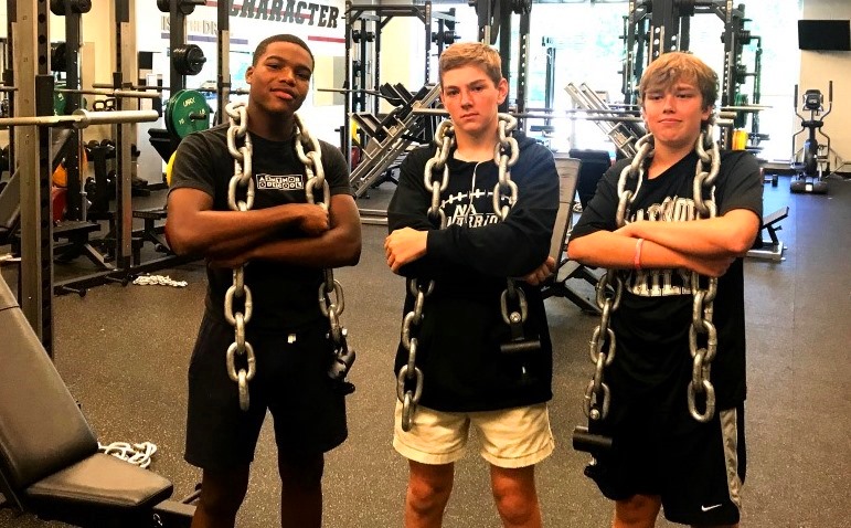 Metal+Metal%3A+Along+with+their+fellow+Warrior+athletes%2C+sophomore+football+players+Armari+Hodges%2C+Jacob+Pierce+and+Holt+Marbut+are+bulking+up+in+a+weight+room+that+features+extensive+upgrades.+%0A