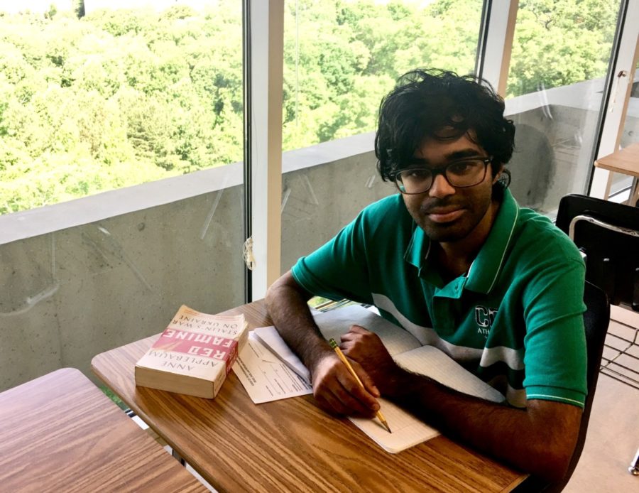 Book+Smart%3A+Senior+Ishaan+Ghosh+prepares+for+his+life+at+Duke+University+after+leaving+behind+a+trail+of+his+accomplishments.+