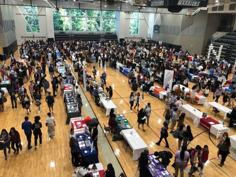 Smart Students: Students walk around to multiple stations to see which college suits their fancy 