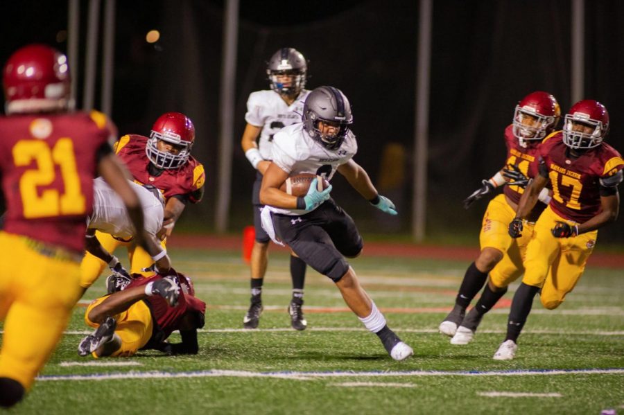 Senior running back Tre Mason scampers for yardage among Maynard Jackson defenders.