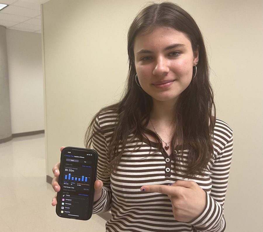 Junior Sophia Trasher shares her screen time report of the previous week with a whopping eight hours total of screen usage daily.