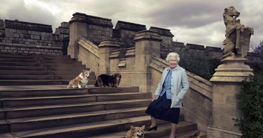 Queen+Elizabeth+II+stands+at+Balmoral%2C+where+she+spent+her+final+days.+Dubs+and+the+global+community+alike+are+navigating+the+loss+of+a+matriarch+and+reflecting+on+the+legacy+she+left+behind.