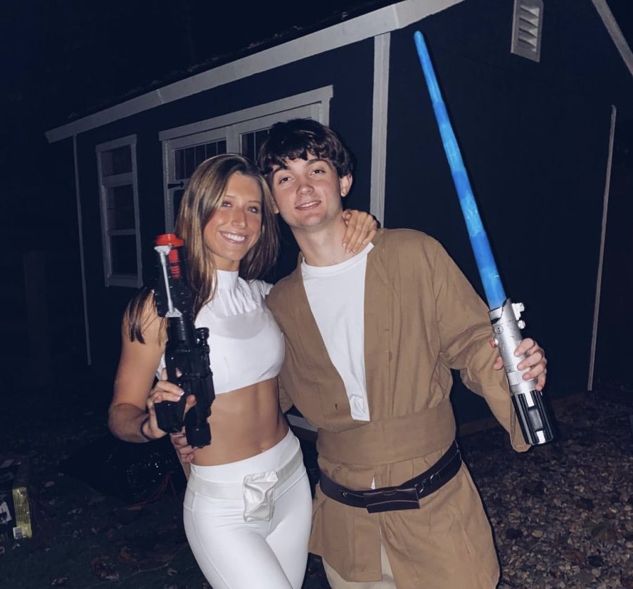 Seniors+Virginia+Odom+and+Ben+Felton+celebrate+Halloween+together+with+an+iconic+Star+Wars+costume.
