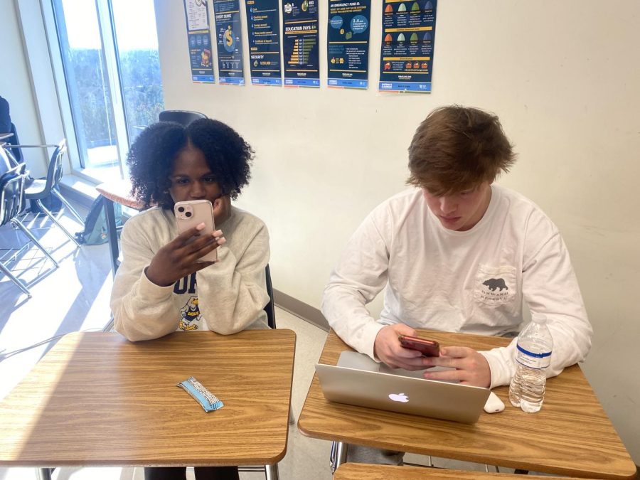 Seniors Mallory Jackson and John Gibson are two of many in the Class of 23  that are struggling to combat the spreading senioritis.