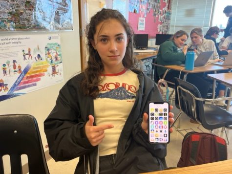 Senior Alexandra Golomb looking through the plethora of new Snapchat icons available after subscribing to Snapchat Plus.