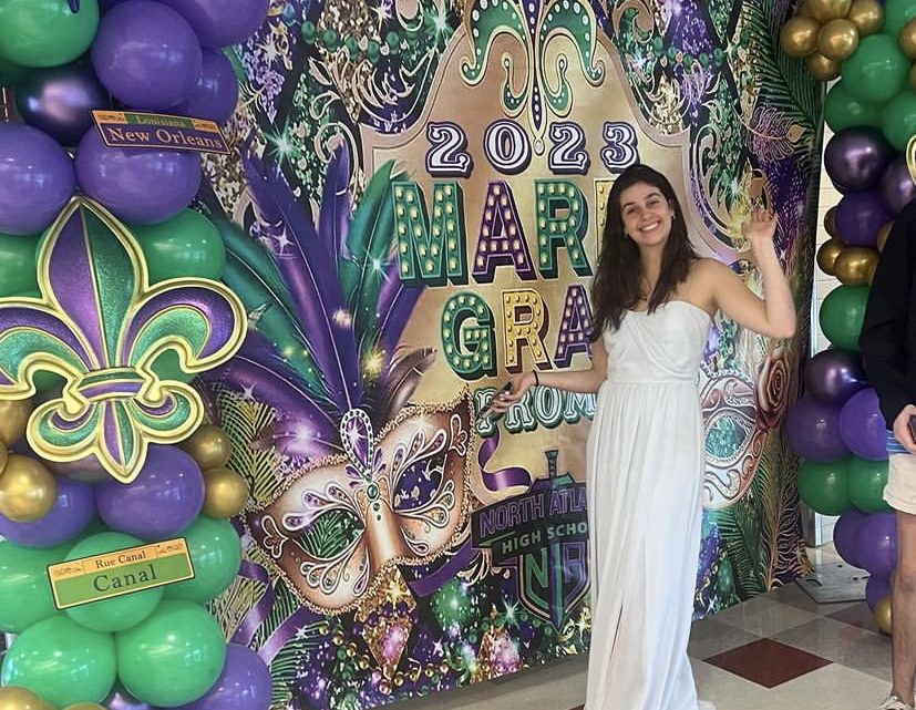 Mardi+Gras+Galore%3A+SGA+Member+Maggie+Koontz+excitedly+reveals+the+2023+prom+theme+to+the+Dubs+during+lunch.