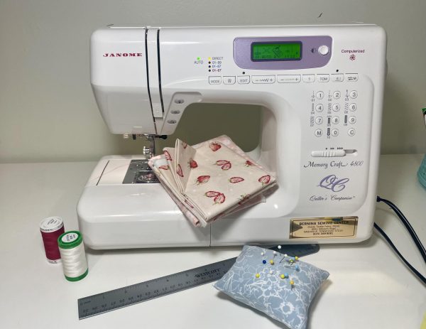 A Janome Memory Craft 4800 sewing machine perfect for a crafty hobby that many Dubs dabble into 