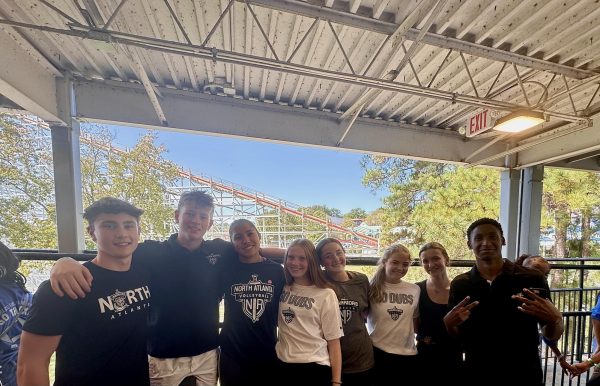 Six Flags Adventure : DECA sophomores pose for a pic before hopping on the next ride. 