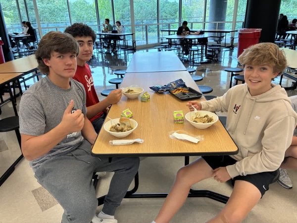 NAHS students indulge in the new ramen bar during lunch